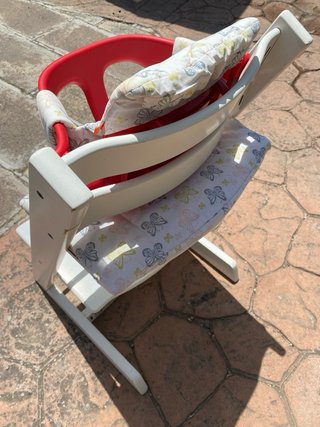 Trona Stokke con cojín mariposas