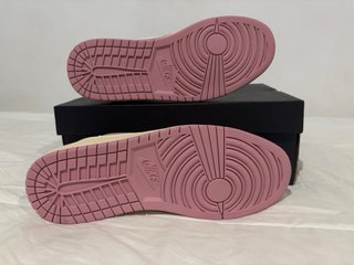 Jordan Travis Scott Rosa Beige
