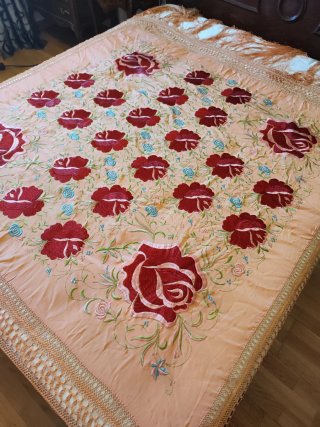 Mantón Manila bordado rosas