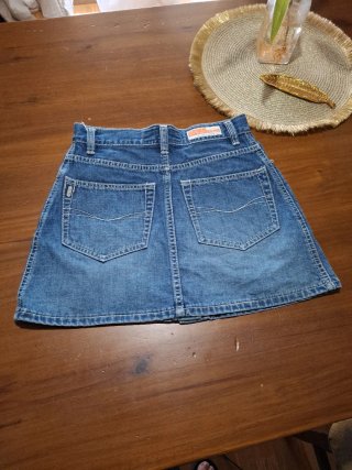 Falda vaquera corta con botones,ancho 34cm/Largo35