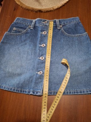 Falda vaquera corta con botones,ancho 34cm/Largo35