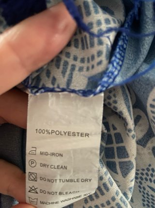 Vestido azul con estampado blanco