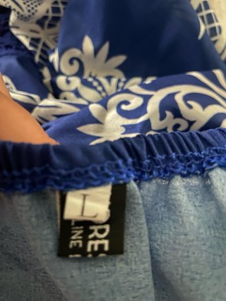 Vestido azul con estampado blanco