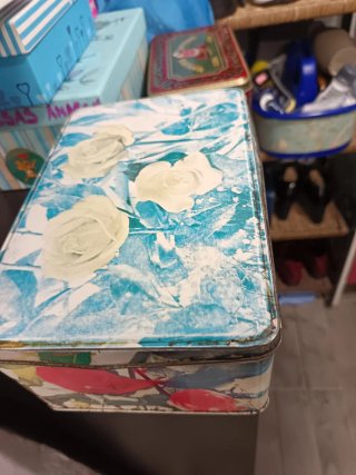 Caja metálica antigua Cola Cao