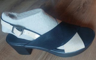Sandalias combinadas negro y beige