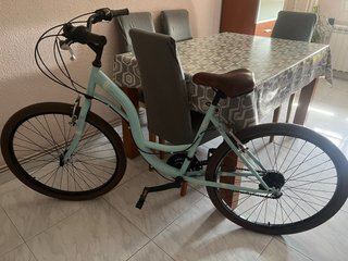 Bicicleta con marchas color menta