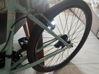 Bicicleta con marchas color menta