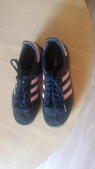 Zapatillas Adidas Gazelle azul marino y Rosas