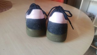 Zapatillas Adidas Gazelle azul marino y Rosas