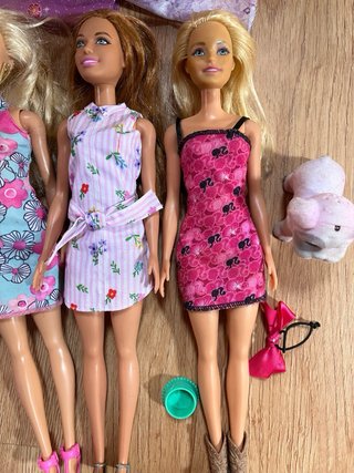 Lote 4 Muñecas Barbie con Accesorios