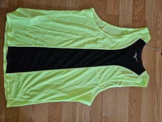 Camiseta técnica Mizuno hombre verde y negra