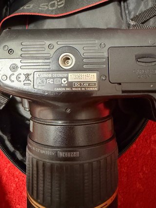 Fotocamera Canon EOS 1100D con obiettivo Tamron
