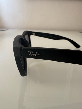 Occhiali da sole Ray-Ban neri polarizzati