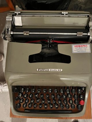 Máquina de escribir Olivetti Studio 44