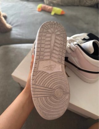 Air Jordan 1 Mid Rosa e Bianco