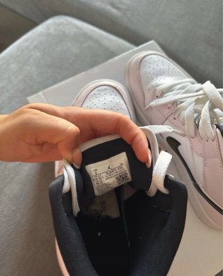 Air Jordan 1 Mid Rosa e Bianco