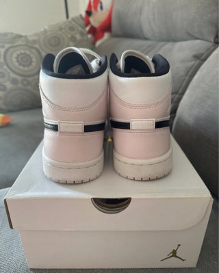 Air Jordan 1 Mid Rosa e Bianco