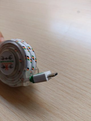 Cable USB retráctil
