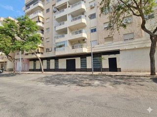 Local comercial en alquiler en Girón - Las Delicias - Tabacalera en Málaga