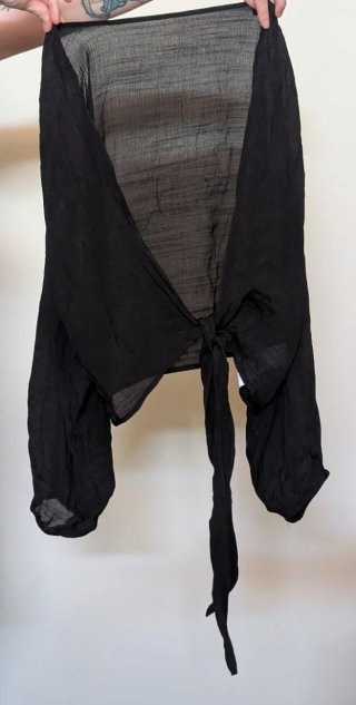 Blusa negra manga larga abierta