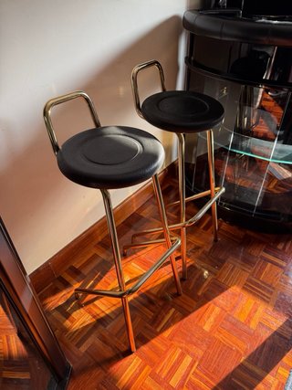 Mueble Minibar Negro y Dorado