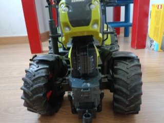 Tractor Bruder Claas Axion 950