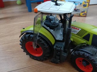 Tractor Bruder Claas Axion 950