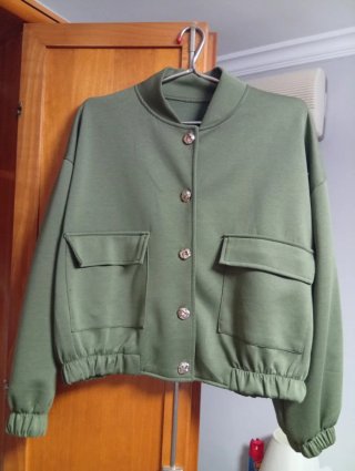 Cazadora bomber verde mujer