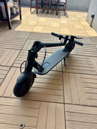 Xiaomi Scooter 1S + Rueda de repuesto y cargador