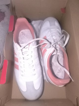 Adidas samba blanco y salmón