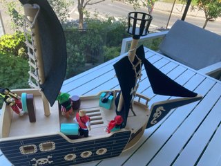 Barco Pirata Madera con Figuras