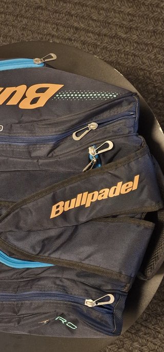 Paletero Bullpadel Flow Negro y Azul BPP-22006