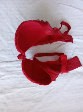 Sujetador rojo con encaje