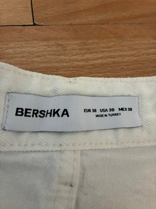 Bermuda blanca Bershka rotos Talla 38