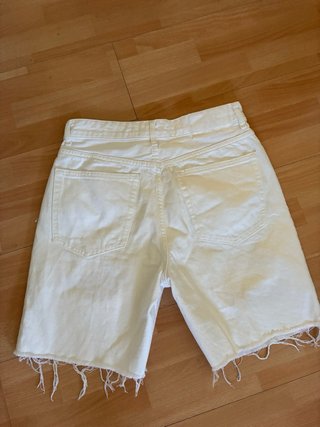 Bermuda blanca Bershka rotos Talla 38
