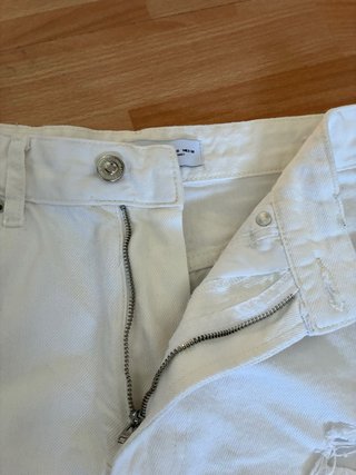 Bermuda blanca Bershka rotos Talla 38