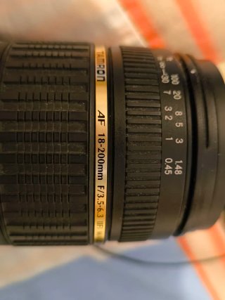 Cámara Nikon con accesorios
