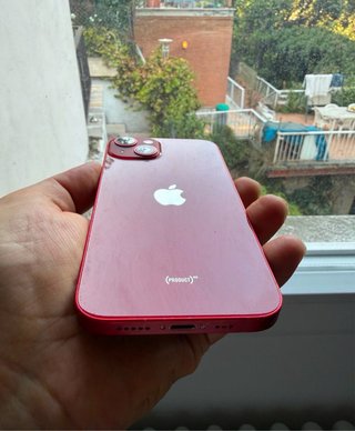 iPhone 13 Rosso 512GB con scatola un po rovinata
