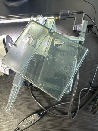 Acuario 25L con gravilla, filtro, comedero y luz