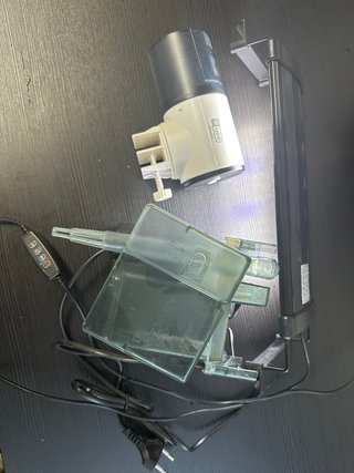 Acuario 25L con gravilla, filtro, comedero y luz