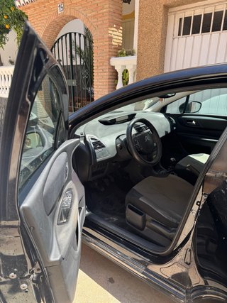 Citroen C4 negro