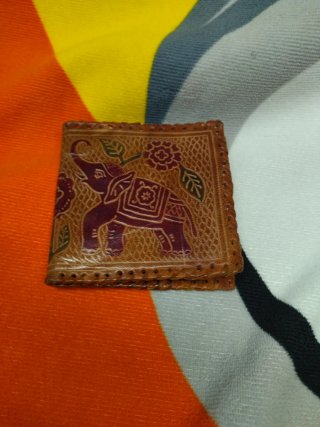 Cartera de cuero hecha a mano con elefante