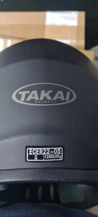 Casco de moto negro mate TAKAI