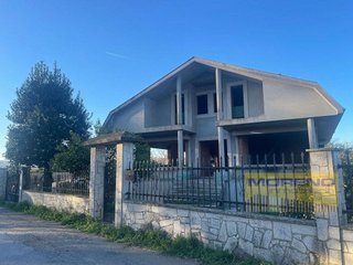 Chalet en venta en Sarria