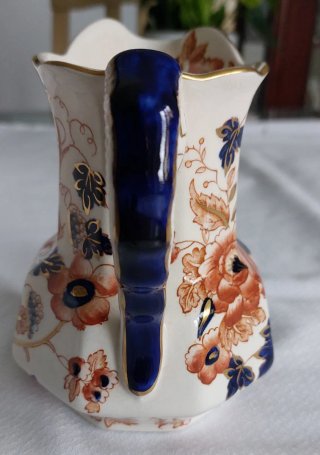 Jarra porcelana inglesa perfilada oro