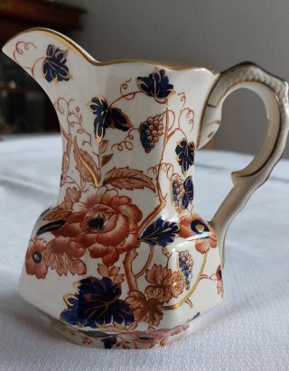 Jarra porcelana inglesa perfilada oro