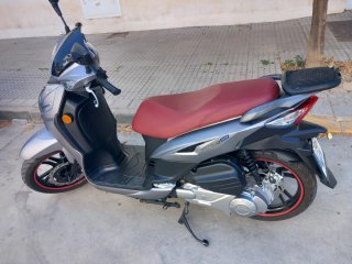 Scooter 125cc Gris y negro