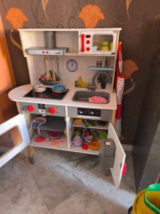 Cocinita de juguete con accesorios