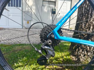 Bicicleta Focus Cayo Carbon Ultegra 11v