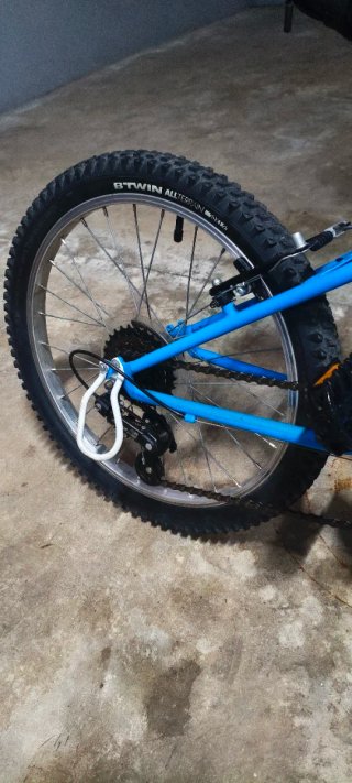 Bici Niño/a B'Twin Racing Boy 320 20" + Extras